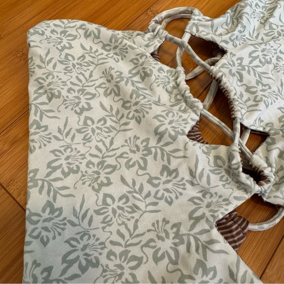 Acacia Bronx One Piece size small - Picture 4 of 4